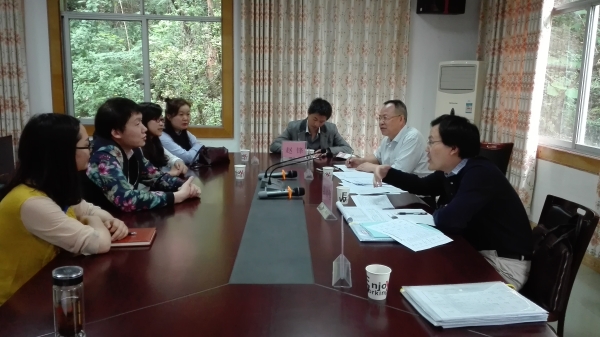 教师座谈.jpg